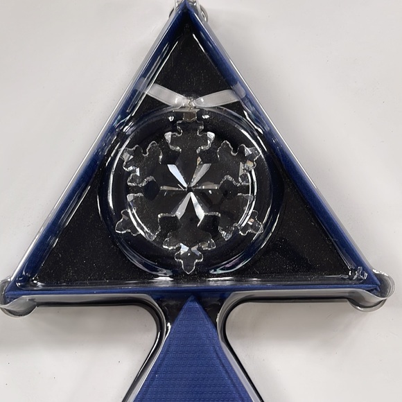 Swarovski, 2016 annual edition snowflake Christmas ornament - Picture 2 of 3